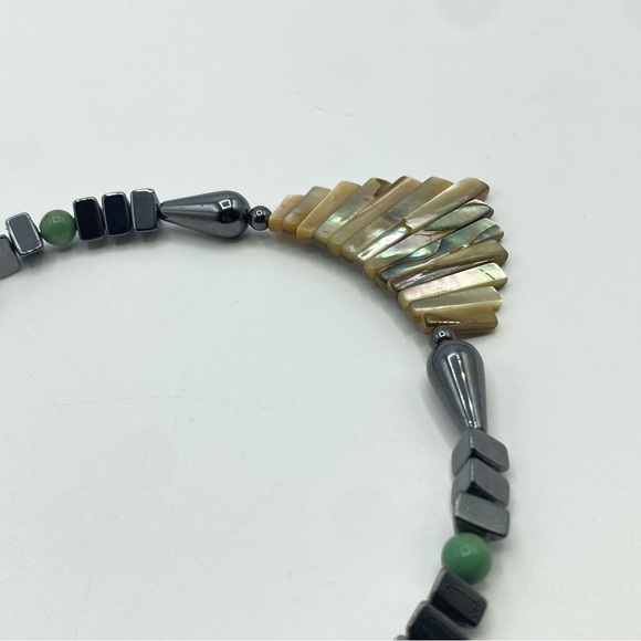 Hematite Abalone Shell Memory Wire Choker Necklace Iridescent Graduated Panel - Picture 7 of 8